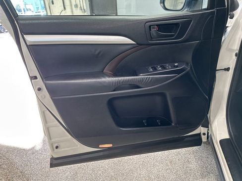 Used 2015 Toyota Highlander Plus image 11