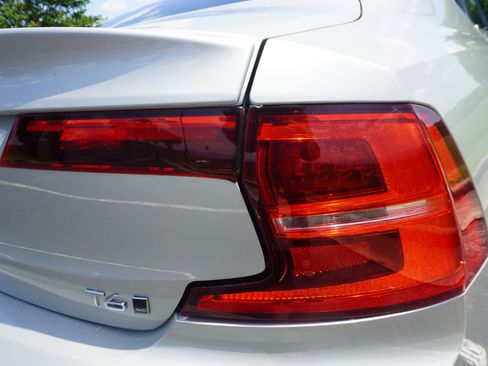 Used 2018 Volvo S90 T6 Momentum w/ Convenience Package image 12