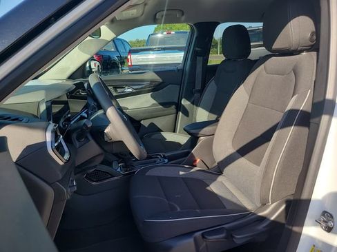 Used 2025 Chevrolet TrailBlazer LT AWD/4WD image 19