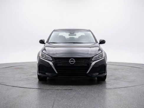 Used 2025 Nissan Altima 2.5 SV FWD image 2