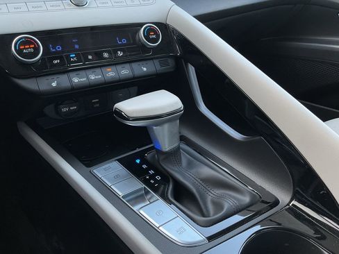 Used 2025 Hyundai Elantra Limited image 35