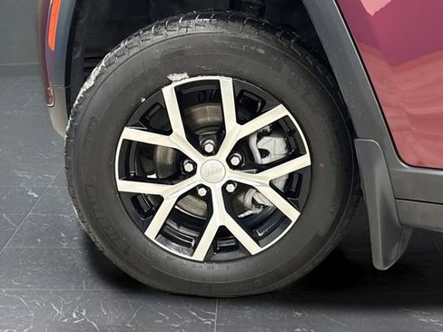 Used 2024 Jeep Grand Cherokee Limited w/ Luxury Tech Group II image 38