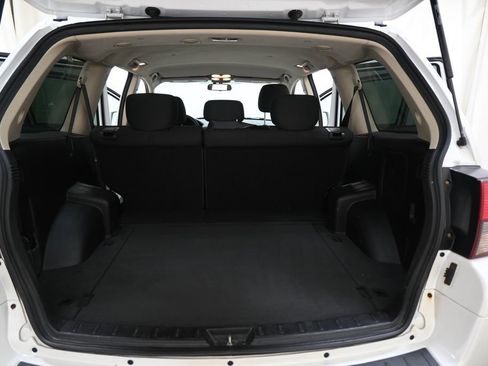 Used 2011 Mitsubishi Endeavor LS AWD/4WD image 17