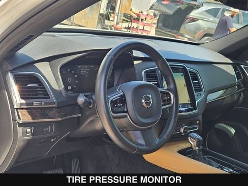 Used 2018 Volvo XC90 T6 Momentum w/ Convenience Package AWD/4WD image 13