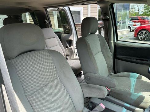 Used 2006 Pontiac Montana SV6 w/ Convenience Package FWD image 17