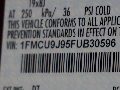 Used 2015 Ford Escape Titanium w/ Equipment Group 301A AWD/4WD image 29