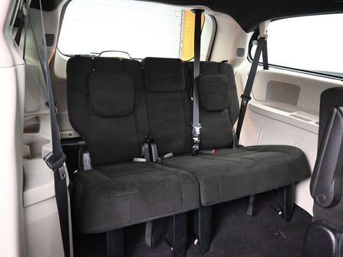 Used 2016 Dodge Grand Caravan SE image 42