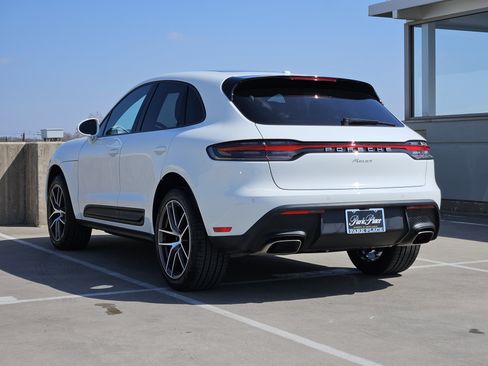 Certified 2025 Porsche Macan image 3