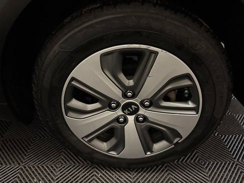 Used 2019 Kia Niro LX FWD image 21