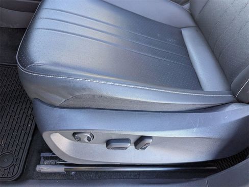 Used 2024 Volkswagen Tiguan SE R-Line image 19