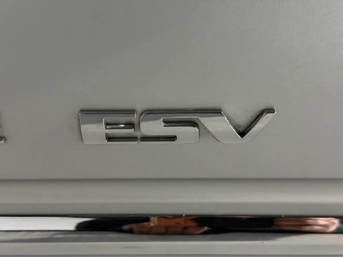 Used 2013 Cadillac Escalade ESV Platinum AWD/4WD image 12