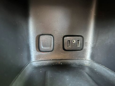 Used 2017 GMC Acadia SLE image 25