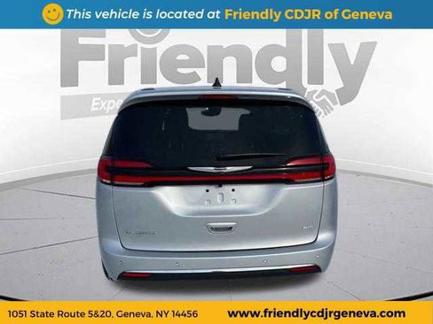 New 2026 Chrysler Pacifica Select image 6
