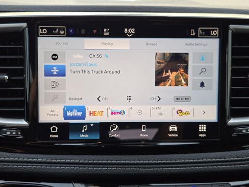 New 2026 Chrysler Pacifica Select image 13