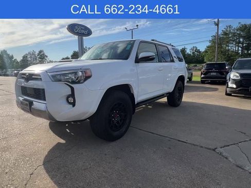 Used 2024 Toyota 4Runner TRD Off-Road Premium w/ Moonroof Package AWD/4WD image 2