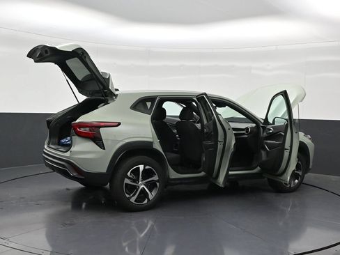 Used 2024 Chevrolet Trax RS FWD image 31