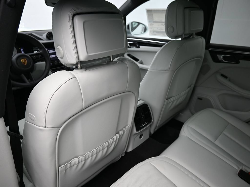 Certified 2026 Porsche Macan AWD/4WD image 11