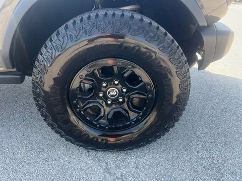 Used 2025 Ford Bronco Badlands AWD/4WD image 16