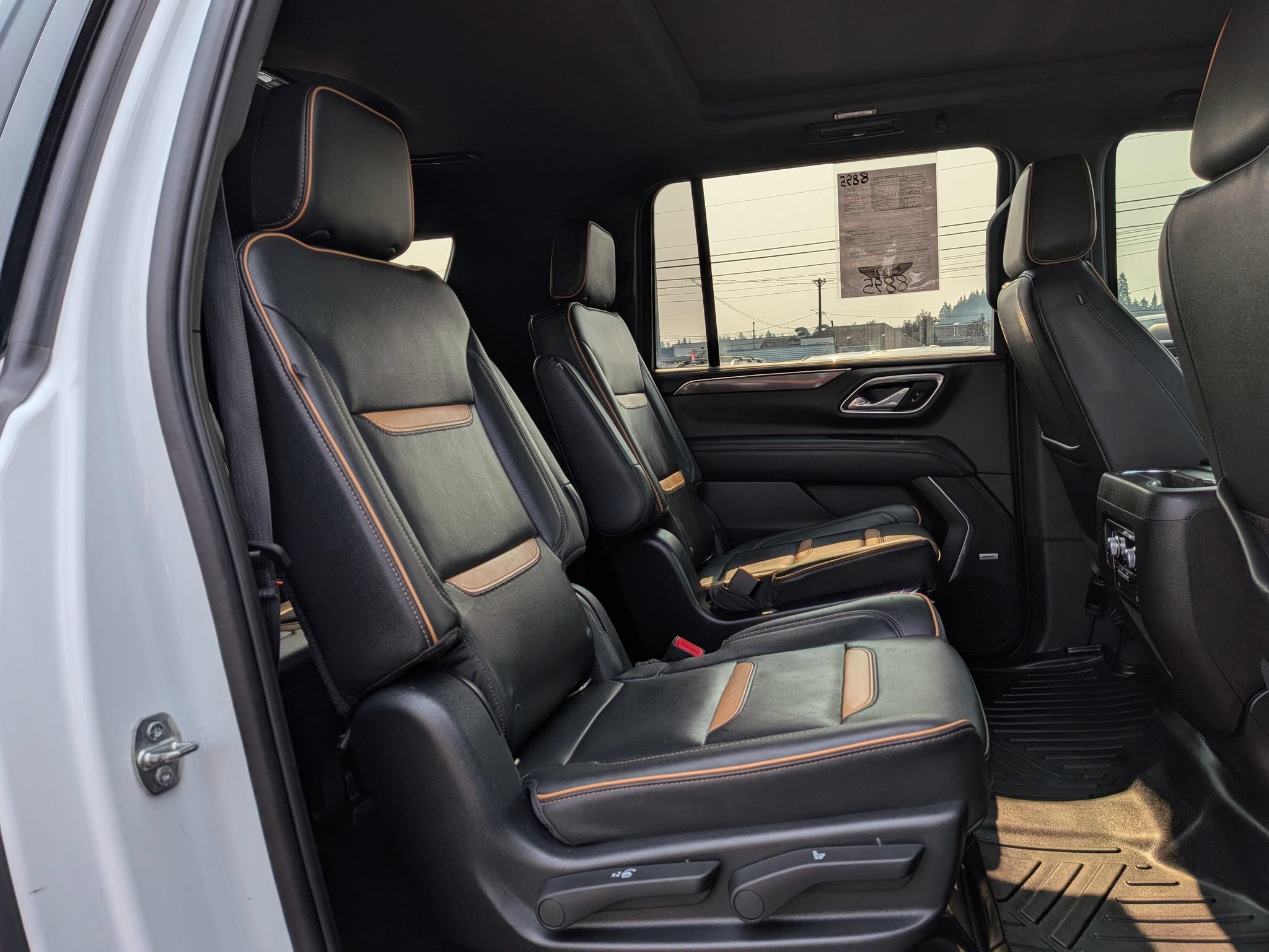 Used 2021 GMC Yukon XL AT4 w/ Technology Package AWD/4WD image 8