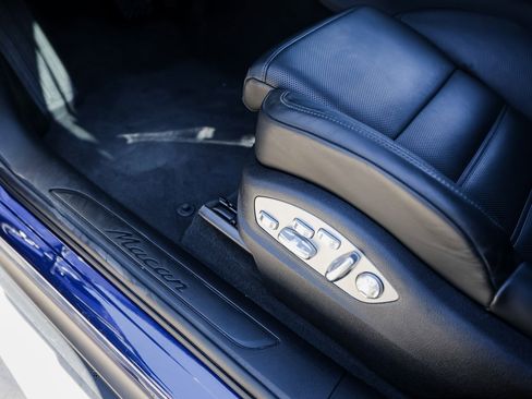 Certified 2025 Porsche Macan image 14