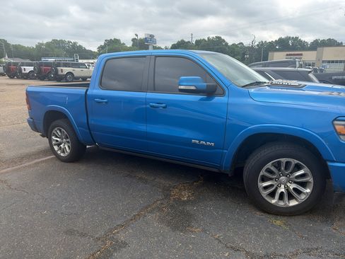 Used 2022 RAM 1500 Laramie AWD/4WD image 3
