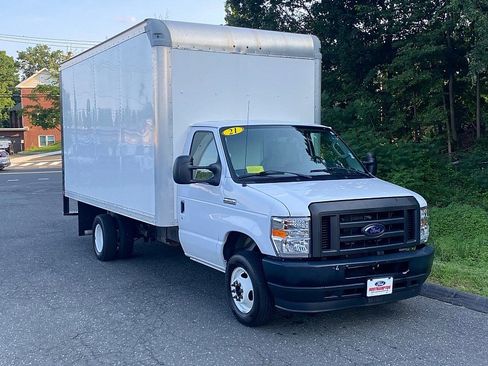 Certified 2021 Ford E-450 and Econoline 450 Super Duty w/ Power Windows & Locks Group image 3