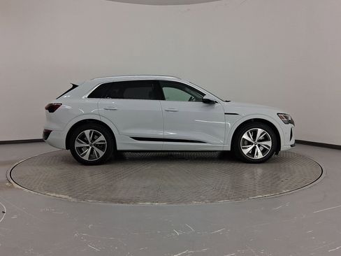 Used 2024 Audi Q8 e-tron Premium Plus w/ Premium Plus Package image 8