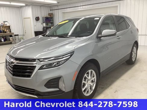 Used 2024 Chevrolet Equinox LT image 3