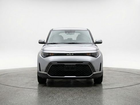 Used 2025 Kia Soul LX w/ LX Technology Package FWD image 2