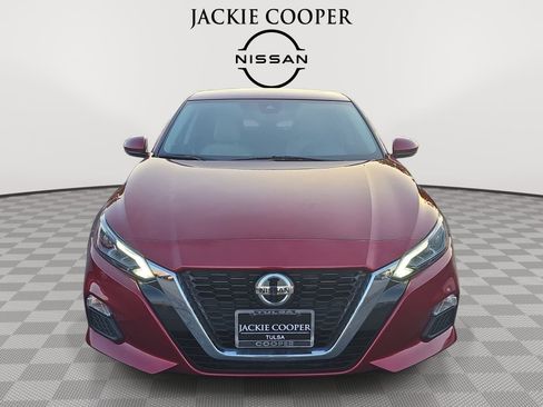 Certified 2022 Nissan Altima 2.5 SV w/ SV Premium Package AWD/4WD image 2
