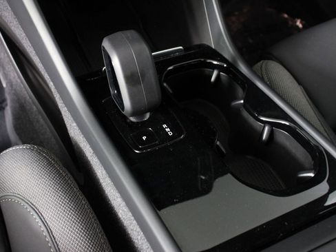 Certified 2023 Volvo XC40 Recharge Core image 15