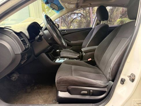 Used 2010 Nissan Altima 2.5 S w/ Convenience Plus Pkg FWD image 10