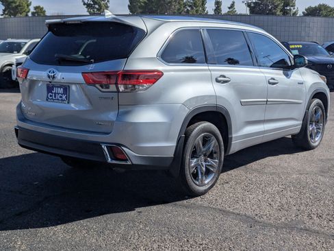 Used 2018 Toyota Highlander Limited Platinum image 2