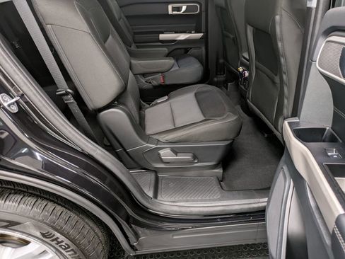 Used 2023 Ford Explorer XLT image 25