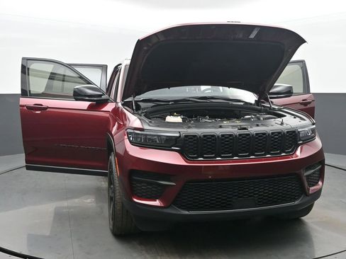 Used 2023 Jeep Grand Cherokee Altitude image 54