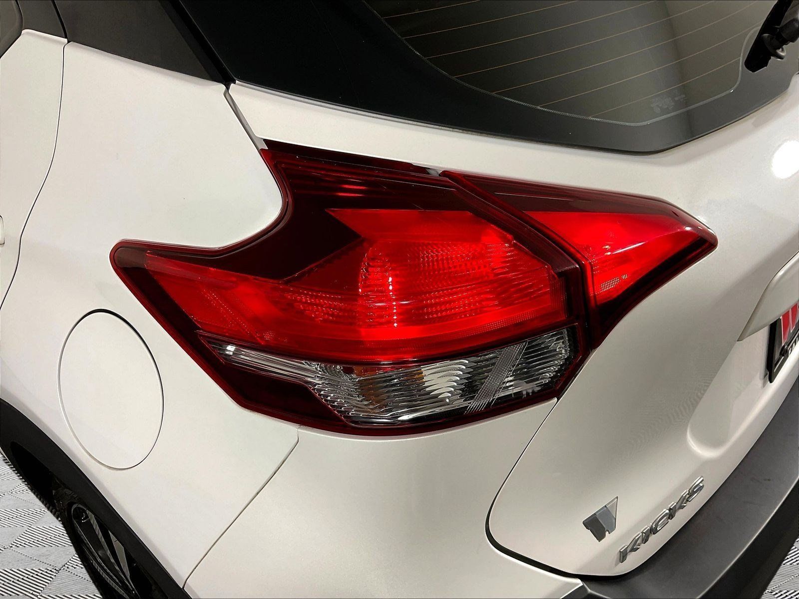 Used 2019 Nissan Kicks SR w/ SR Premium Package FWD image 22