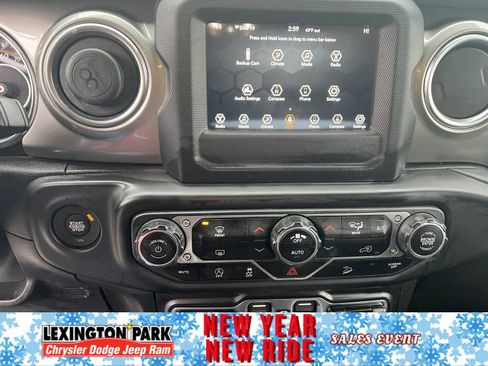 Used 2020 Jeep Wrangler Unlimited Sahara image 17