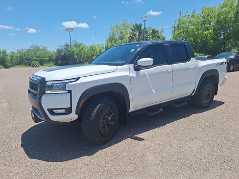 Used 2025 Nissan Frontier PRO-4X w/ Tow Package AWD/4WD image 3