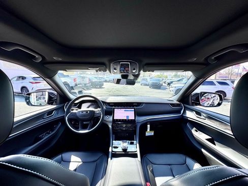 New 2025 Jeep Grand Cherokee Limited w/ Black Appearance Package image 24