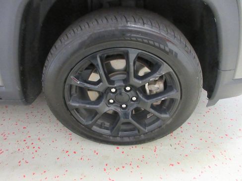 Used 2023 Jeep Compass Latitude w/ Convenience Group AWD/4WD image 25