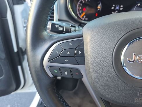 Used 2019 Jeep Grand Cherokee Laredo image 18