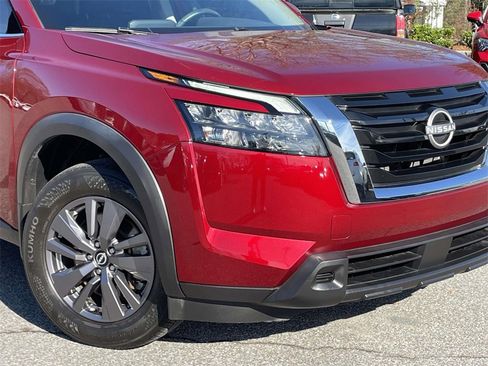 Used 2023 Nissan Pathfinder SV image 9