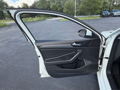 Used 2023 Volkswagen Jetta SE FWD image 13