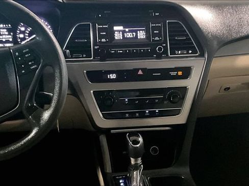 Used 2017 Hyundai Sonata SE FWD image 6