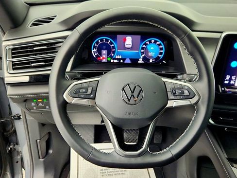 Used 2024 Volkswagen Atlas Cross Sport SE FWD image 13