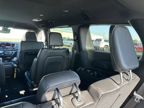 New 2026 Chrysler Pacifica Select image 15