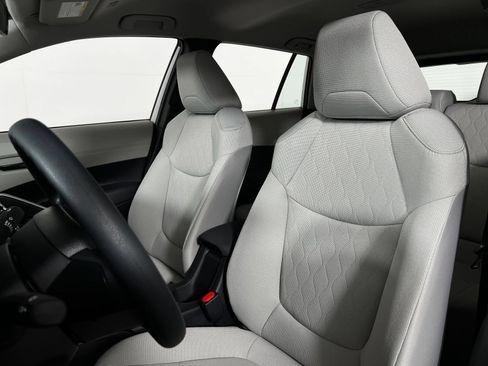 Used 2026 Toyota Corolla Cross LE FWD image 9