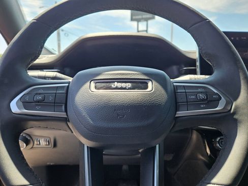 Used 2024 Jeep Compass Latitude AWD/4WD image 11