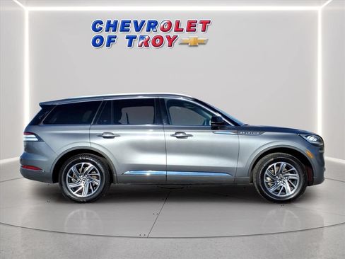 Used 2023 Lincoln Aviator AWD image 10