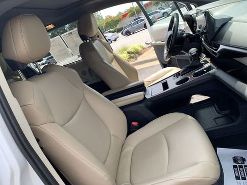 Certified 2022 Toyota Sienna XLE FWD image 14